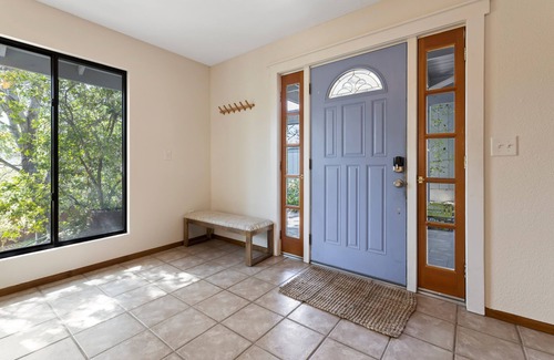 Three Rivers House | ✨ 3-King Beds/HotTub/EV Charger/Mountain View/Walk to River & Dining