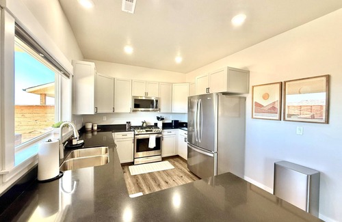 Kanab House | 3 King Suites + Private Hot Tub | Near Zion