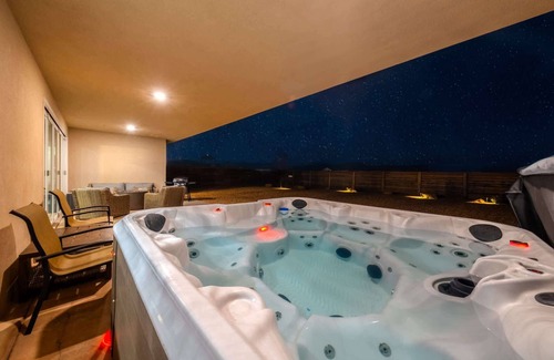 Kanab House | 3 King Suites + Private Hot Tub | Near Zion