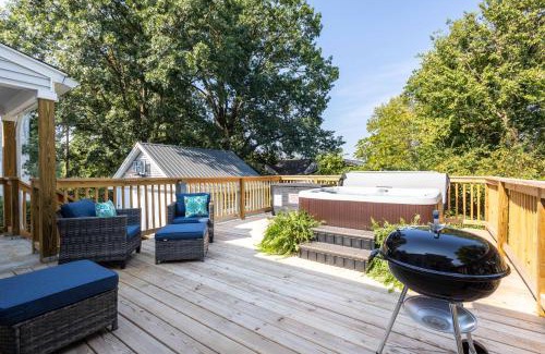 Harrodsburg House | 3 Kings, Hot Tub, Bourbon Trail, Horse Themed Stay