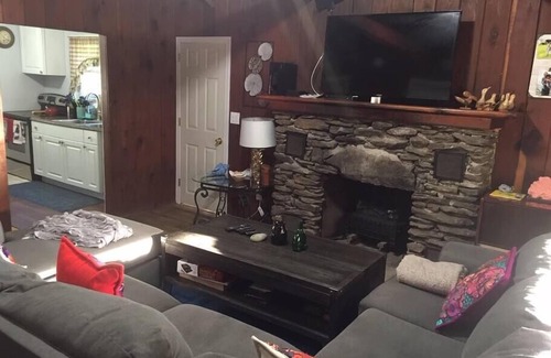 Lakeside House | 3 Lake Cottages , Waterfront for 25 Guests