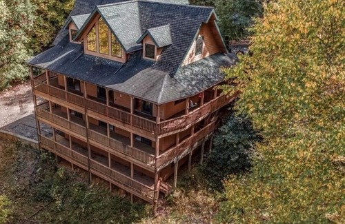 Burnsville House | 3 level cabin on Mt Mitchell golf course