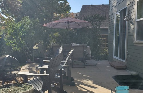 Lyons House | 3 Level House: 4 Bdrm/3.5 bath: Sleeps 8 n+2-4 possiblen-180 day minimum