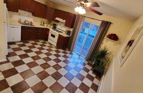 Norwalk House | 3-LEVEL RETRO HOUSE/CLOSE TO BEACH, NYC, STAMFORD, WESTPORT, GREENWICH