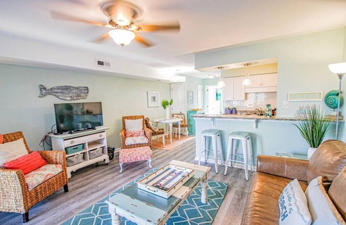 North Carolina Coast Condo | ★ 3 Little Birds at The Beach★