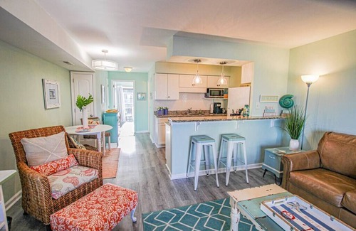 North Carolina Coast Condo | ★ 3 Little Birds at The Beach★