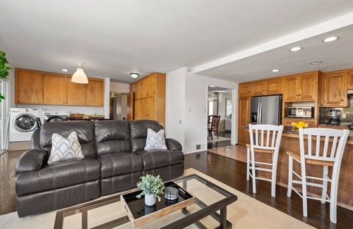 National City House | 3 Living Rooms | Spacious | Family-Friendly