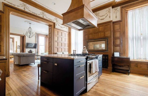 Westside North Apartment | ★ 3 Lux King Beds ★ Walk to Downtown ★ Regal ★