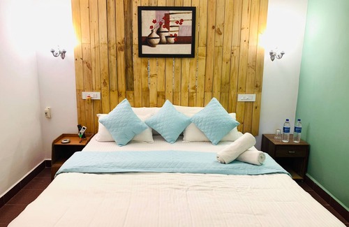 Parcem Resort | 3 luxurious room @vagator sunburn beach