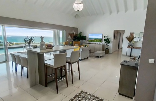 Bellevue Villa | 3 bedroom Villa La Casa del Jefe offers a 180° view from Orient Bay/Grand Case