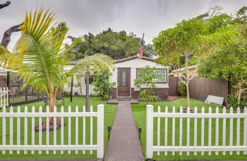 Royal Poinciana House | 3 Mi to Beach Hollywood Treehouse with Deck and Yard!