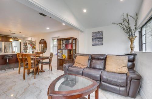 Royal Poinciana House | 3 Mi to Beach Hollywood Treehouse with Deck and Yard!