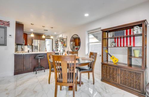 Royal Poinciana House | 3 Mi to Beach Hollywood Treehouse with Deck and Yard!