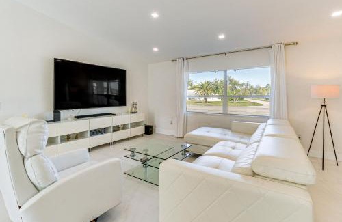 Port Charlotte House | 3 Mi to Beach Pet-Friendly Home in Port Charlotte