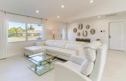 Port Charlotte House | 3 Mi to Beach Pet-Friendly Home in Port Charlotte