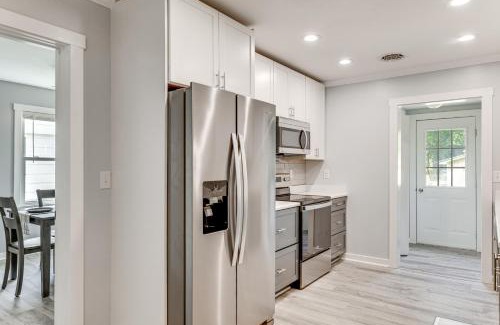 Jacksonville House | 3 Mi to Camp Lejeune Home with Fire Pit and Grill!