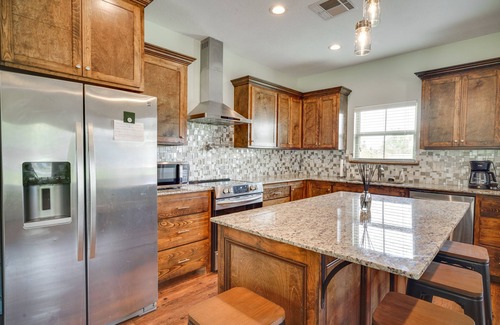 Prien House | 3 Mi to Casinos: Pet-Friendly Home in Lake Charles