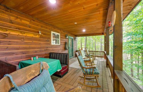 Byrdstown House | 3 Mi to Dale Hollow Lake Wooded Retreat with Decks!