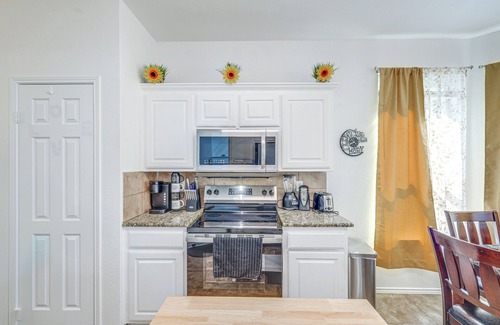 Euless House | 3 Mi to DFW: Pet-Friendly Euless Home