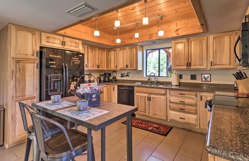 Oak Knoll Village Cabin | 3 Mi to Downtown: Cabin w/Gas Grill in Prescott