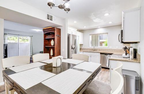 Reno Apartment | 3 Mi to Downtown Reno Charming Condo with Patio