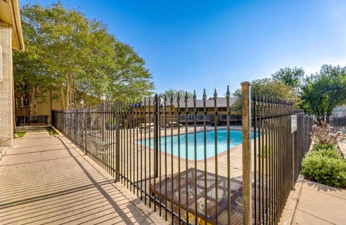 Riverside Apartment | 3 Mi to Dtwn Austin Pet-Friendly Condo with Pool