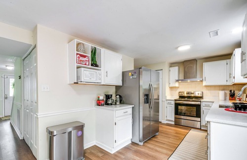 Cary House | 3 Mi to Dtwn Cary: Family Home w/Deck!