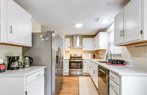 Cary House | 3 Mi to Dtwn Cary: Family Home w/Deck!