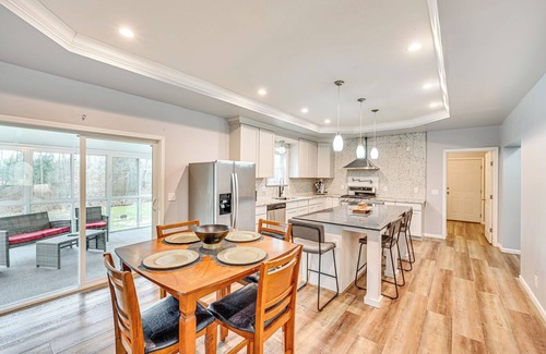 South Haven House | 3 Mi to Dtwn: Family-Friendly Home in South Haven!