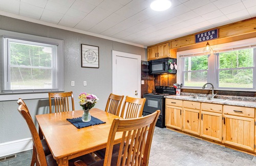 Forest City House | 3 Mi to Dtwn & Holiday Events! Forest City Retreat