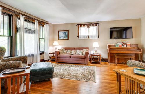 Near Eastside Apartment | 3 Mi to Dtwn Indy 20th-Century Apt with Fenced Yard