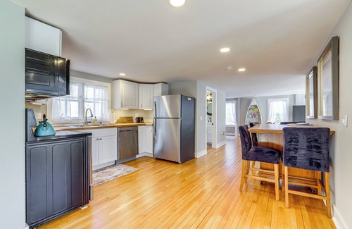 Old Mystic House | 3 Mi to Dtwn: Mystic Getaway w/Deck & Grill!