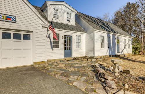 Old Mystic House | 3 Mi to Dtwn Mystic Getaway with Deck and Grill!
