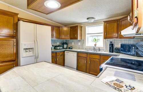 Paris House | 3 Mi to Dtwn Pet-Friendly Farm Retreat in Paris!