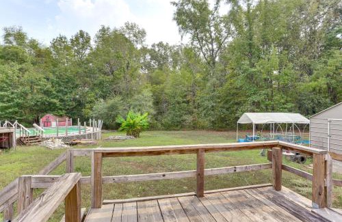 Paris House | 3 Mi to Dtwn Pet-Friendly Farm Retreat in Paris!