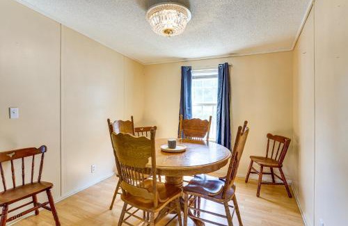 Paris House | 3 Mi to Dtwn Pet-Friendly Farm Retreat in Paris!