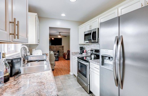Saginaw House | 3 Mi to Dtwn Saginaw: Spacious & Updated Home!