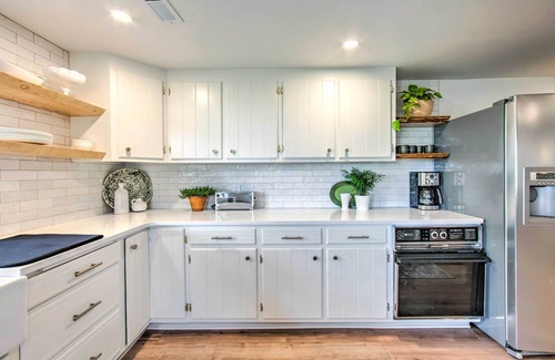 Refton House | 3 Mi to Dutch Wonderland: Serene Home w/Deck