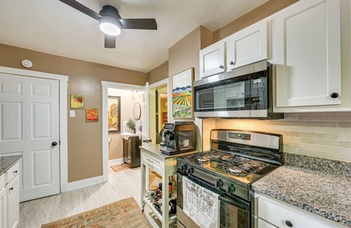Wilkinsburg House | 3 Mi to Frick Park: Artsy, Urban Retreat w/Deck