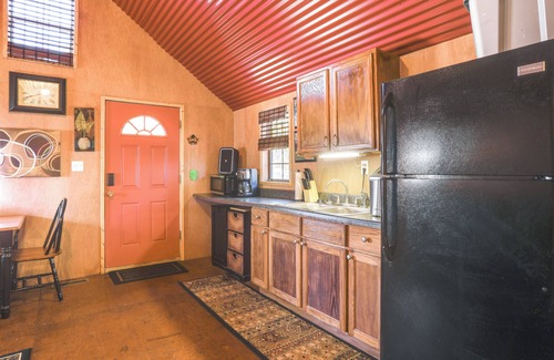 Clinton Cabin | 3 Mi to Greers Ferry Lake: Peaceful Cabin w/Deck!
