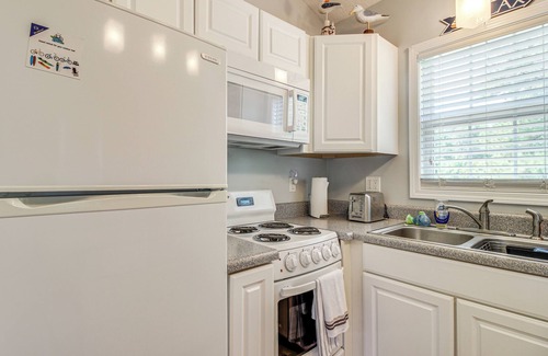Hampstead House | 3 Mi to ICW: Coastal Carolina Home w/Pool Access