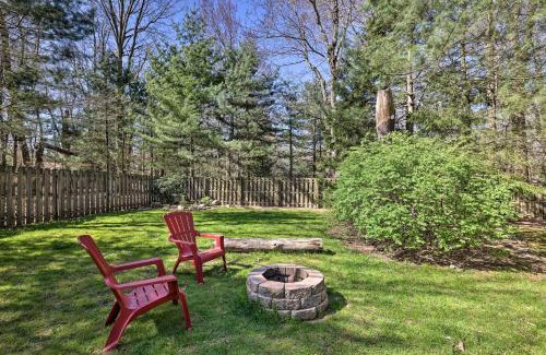 Pocono Summit House | 3 Mi to Kalahari Pocono Mountain Home with Fire Pit