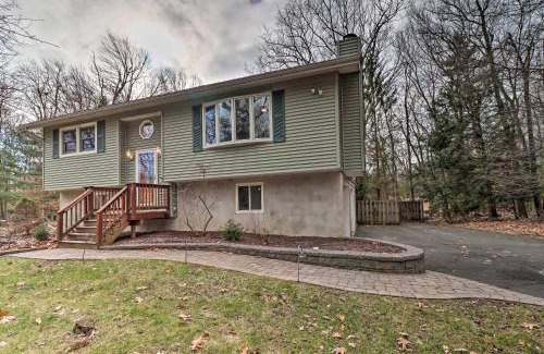 Pocono Summit House | 3 Mi to Kalahari Pocono Mountain Home with Fire Pit