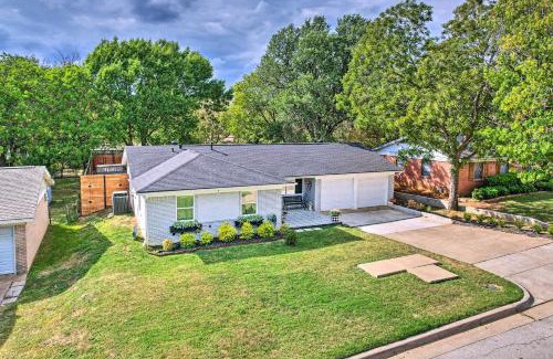 West Arlington House | 3 Mi to Lake Arlington Pet-Friendly Home!