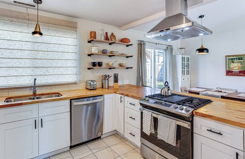 Lake Morton-Berrydale House | 3 Mi to Lake Wilderness: Charming Family Home!