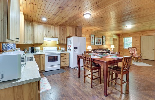 Fort Payne Cabin | 3 Mi to Little River Canyon: Scenic Alabama Cabin