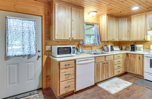 Fort Payne Cabin | 3 Mi to Little River Canyon: Scenic Alabama Cabin