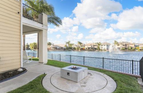 Tracy House | 3 Mi to Main St Tracy Homey Retreat with Game Room!
