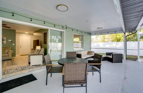 South Venice House | 3 Mi to Manasota Key Stylish Single-Story Home!