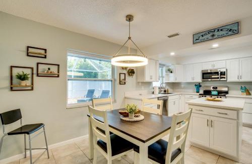 South Venice House | 3 Mi to Manasota Key Stylish Single-Story Home!